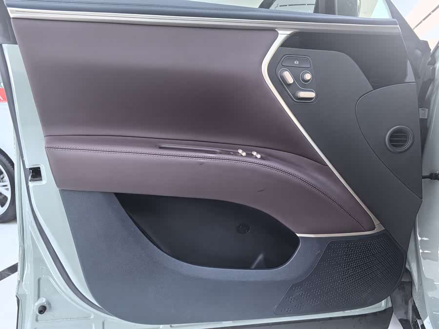 Avatr 11 2022 car image #6