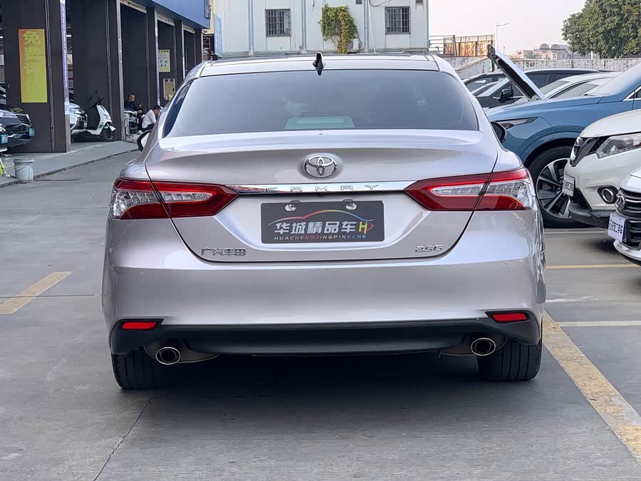 Toyota Camry 2022 immagine di auto #6