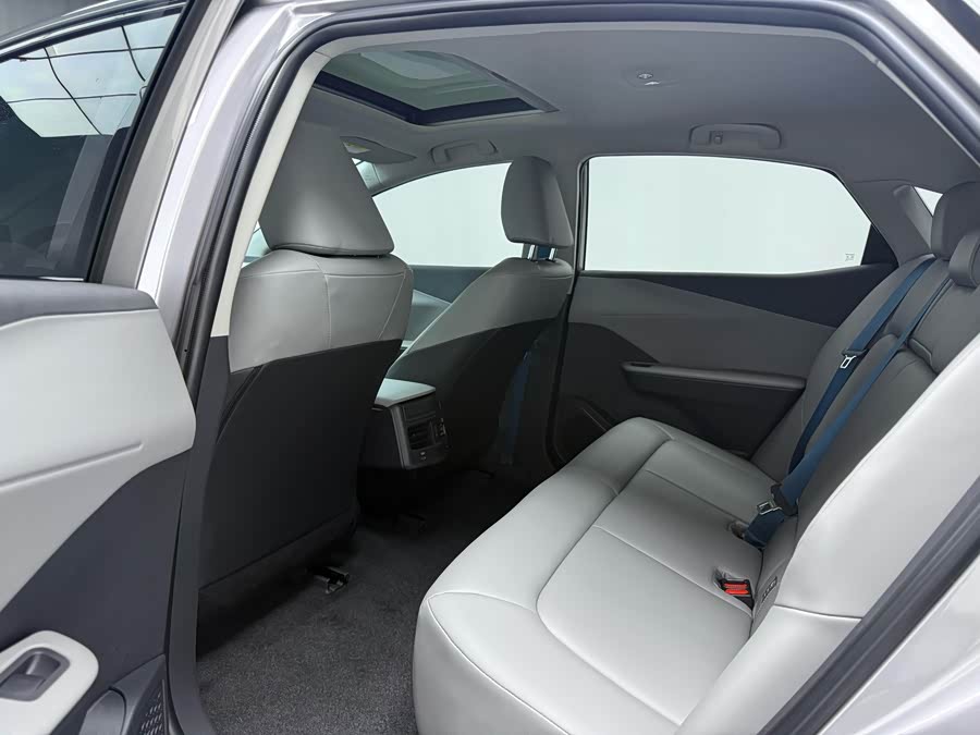 Toyota bZ3 2025 immagine di auto #6