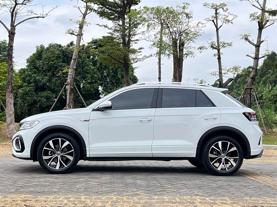 Volkswagen T-Roc 2023 car image #6