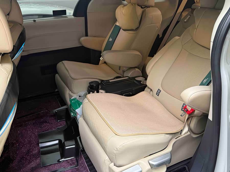 Toyota Granvia 2024 immagine di auto #6