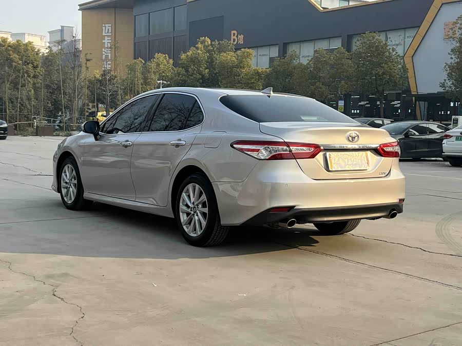 Toyota Camry 2021 immagine di auto #6