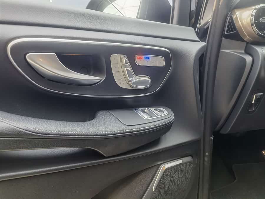 Mercedes-Benz V Class 2024 #6 Mercedes-Benz V Class 2024 car image #6