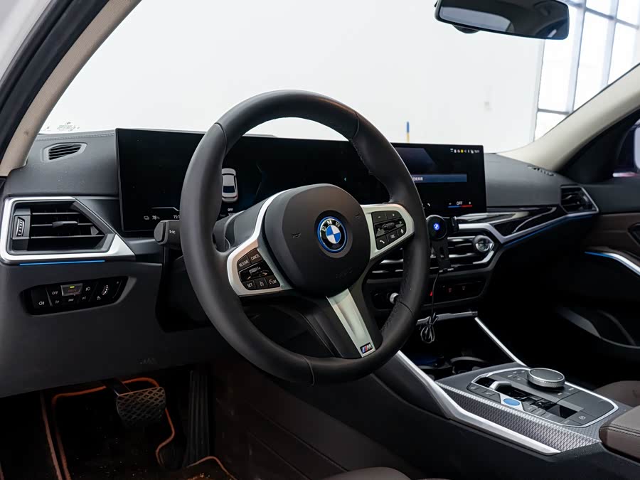 BMW i3 2024 car image #6