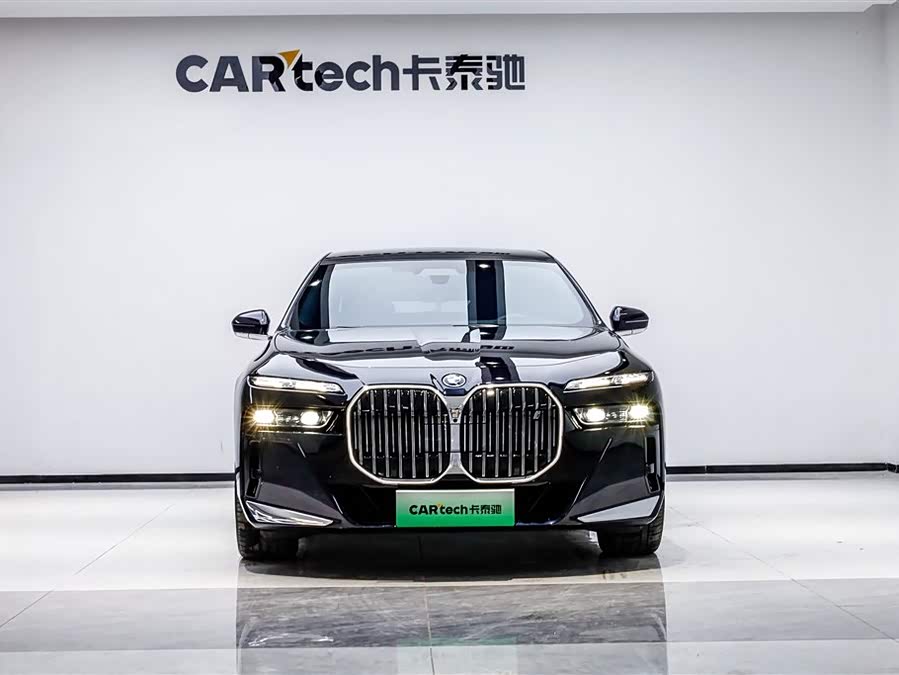 BMW i7 2024 car image #6