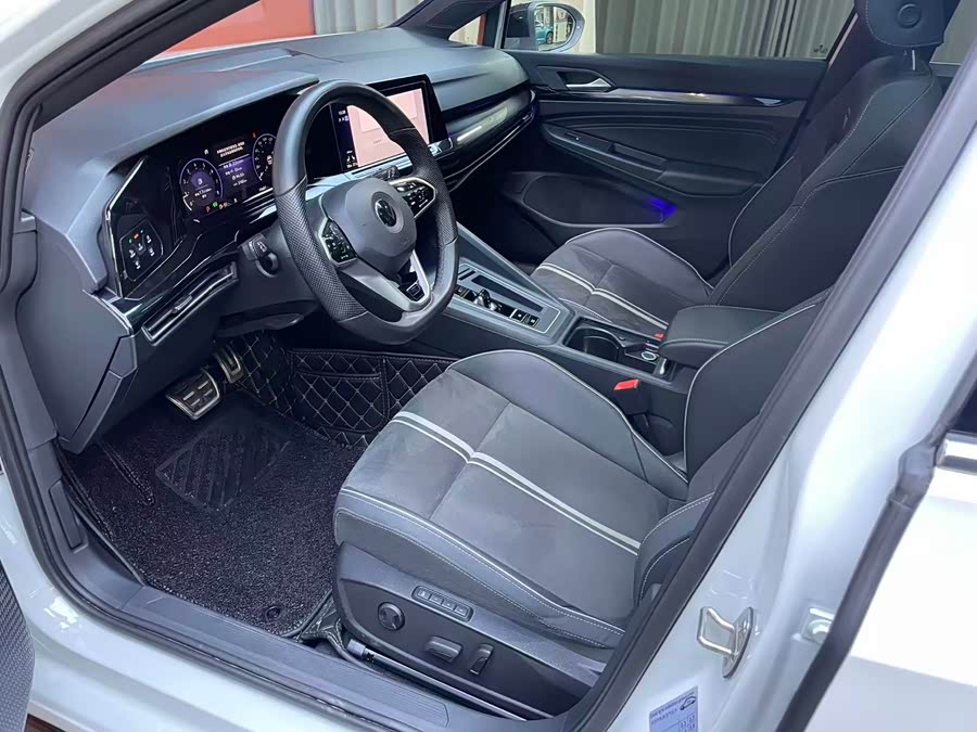 Volkswagen Golf 2023 car image #6