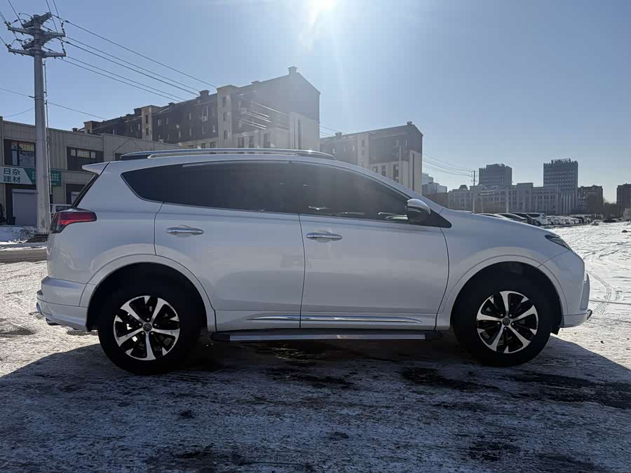 Toyota RAV4 2018 car image #6