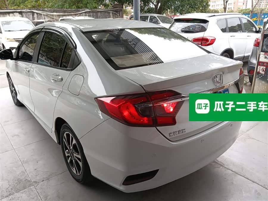 Honda Greiz 2017 #6 Honda Greiz 2017 car image #6