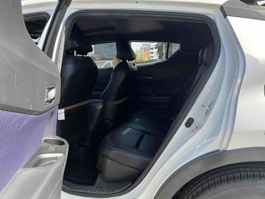 Toyota C-HR 2019 car image #6