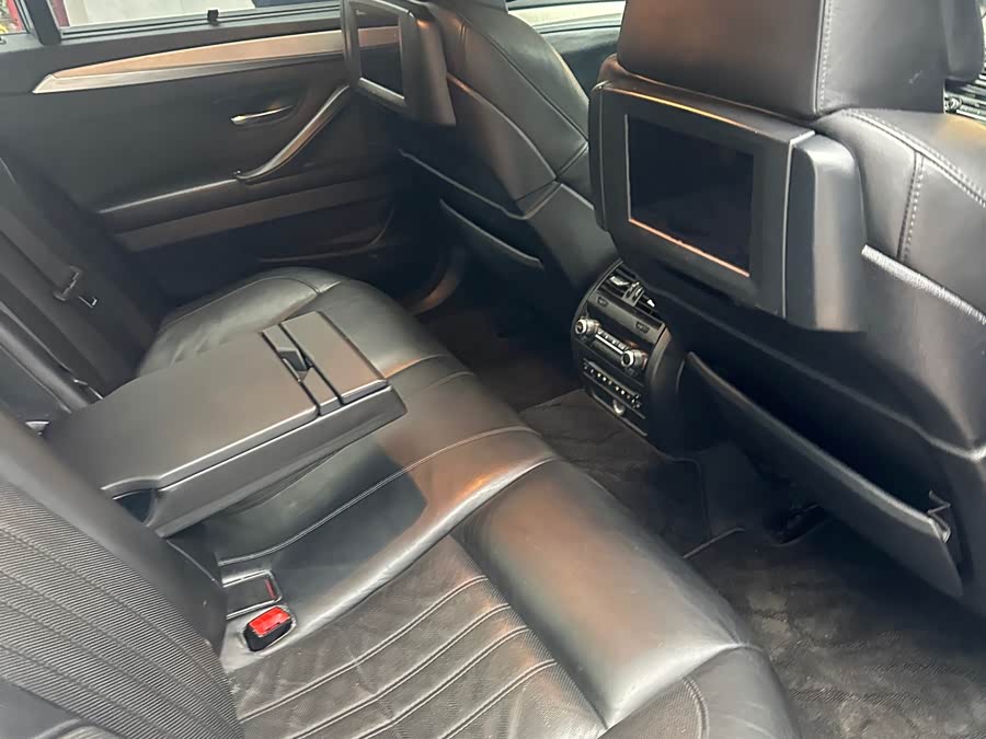 BMW M5 2012 car image #6