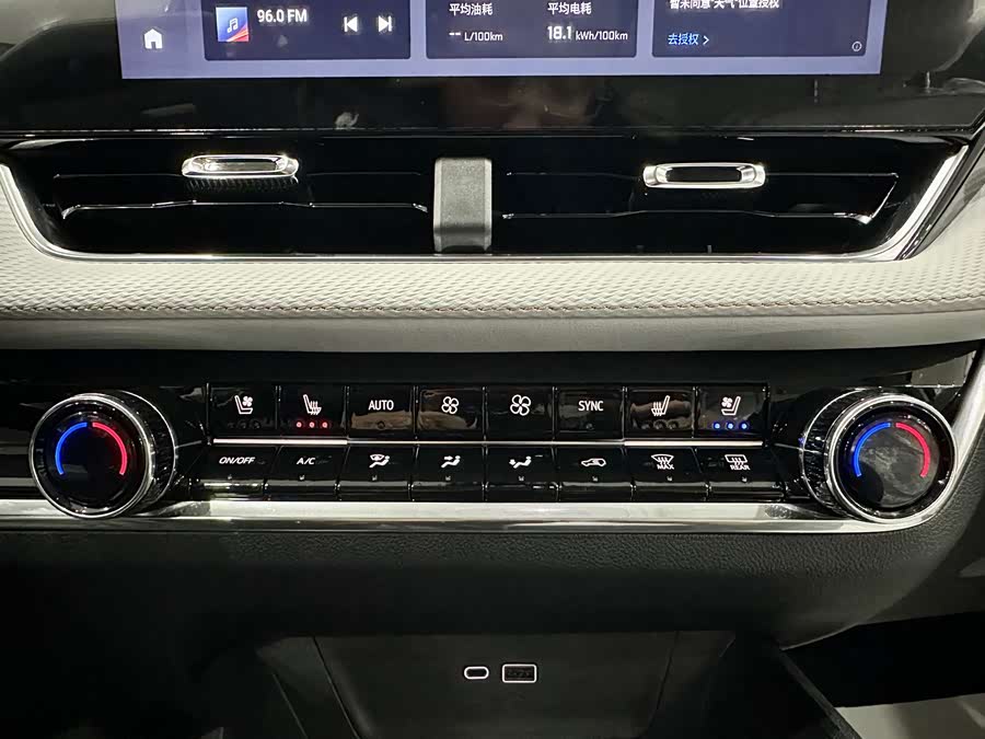 Chevrolet Equinox Plus 2025 car image #6