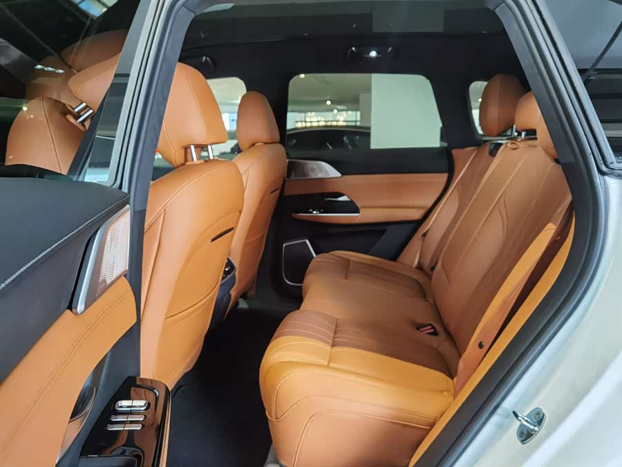 Xpeng G9 2025 car image #6