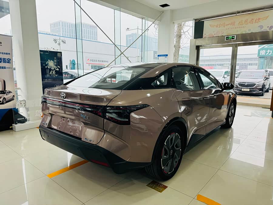 Toyota bZ3 2023 صورة سيارة #6