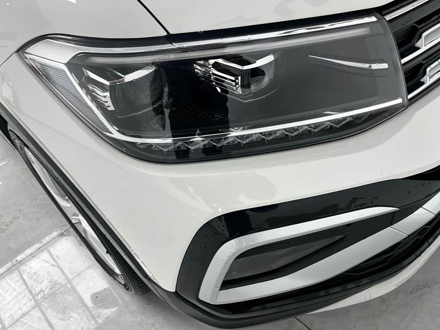 Volkswagen T-Cross 2021 car image #6