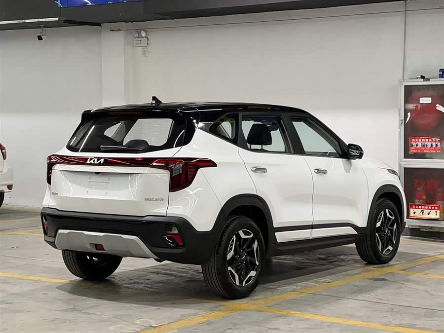 Kia Seltos 2025 car image #6