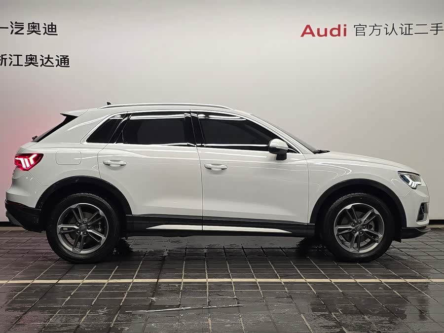 Audi Q3 2020 car image #6