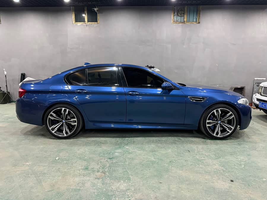 BMW M5 2013 car image #6