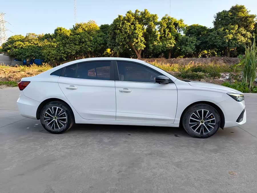Roewe i5 2022 #6 Roewe i5 2022 car image #6