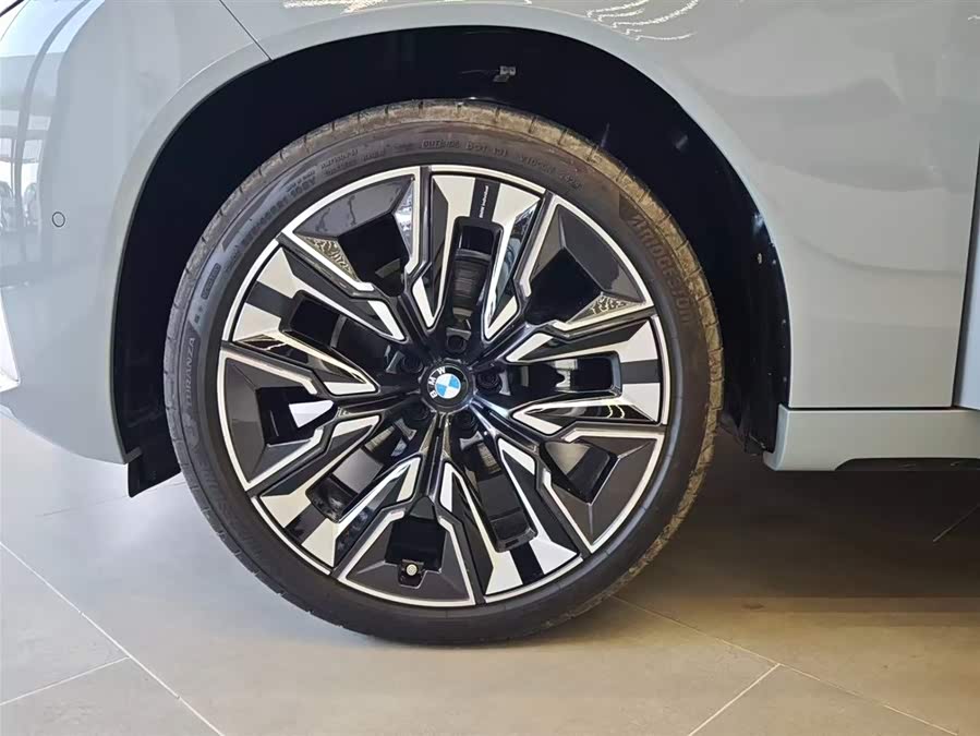 BMW 5 Series 2012 car image #6