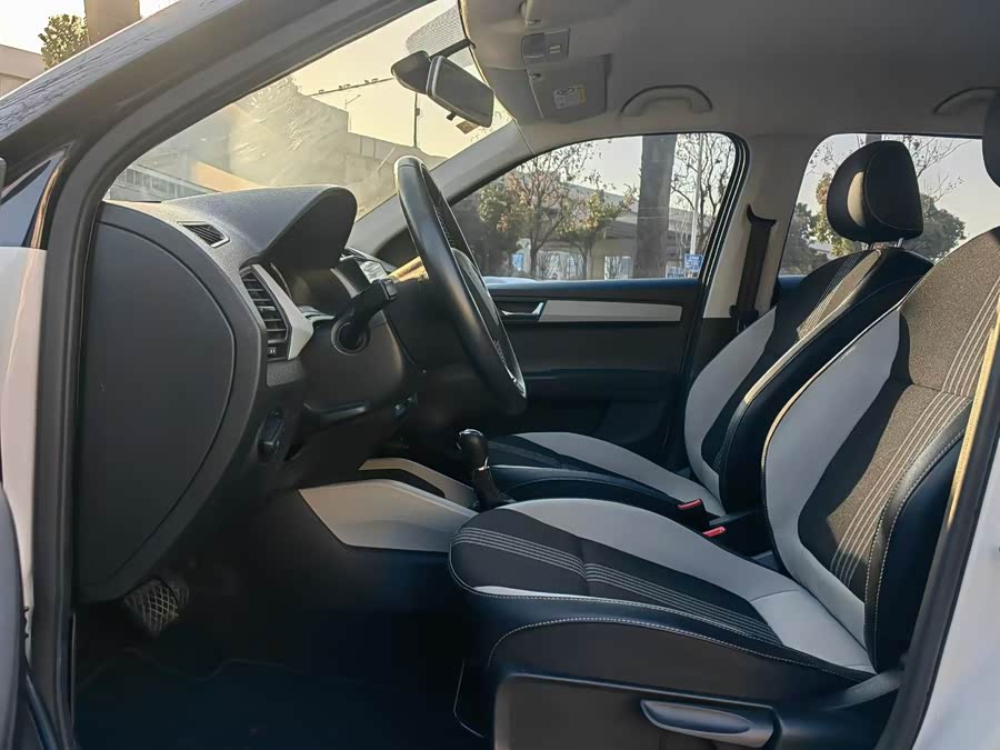 Skoda Fabia 2018 car image #6