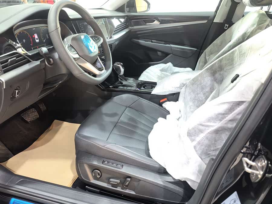 Volkswagen Passat 2025 car image #6