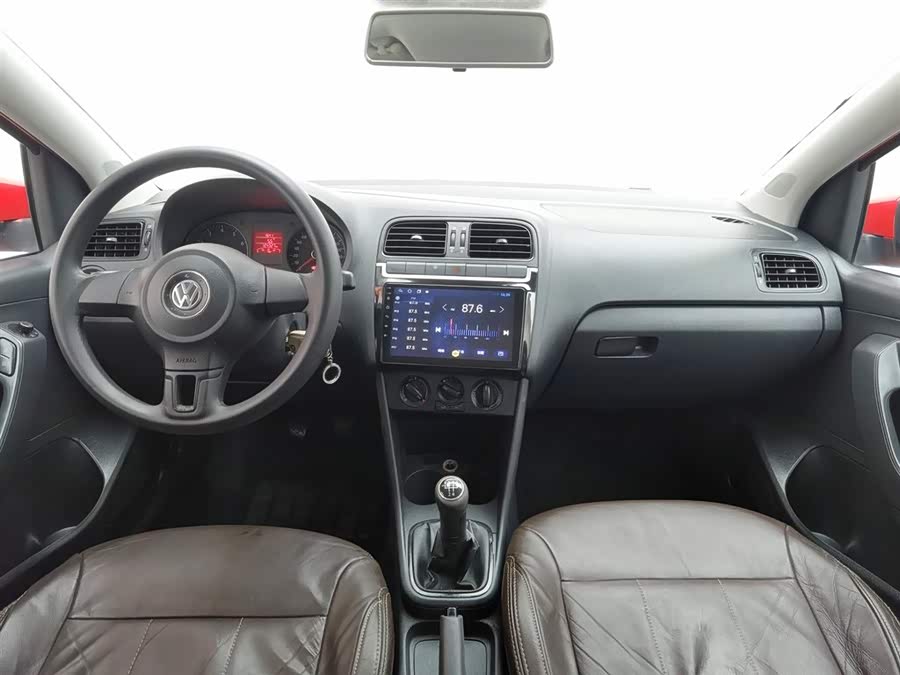 Volkswagen Polo 2012 car image #6