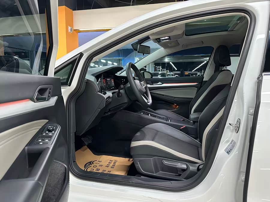 Volkswagen Golf 2022 car image #6