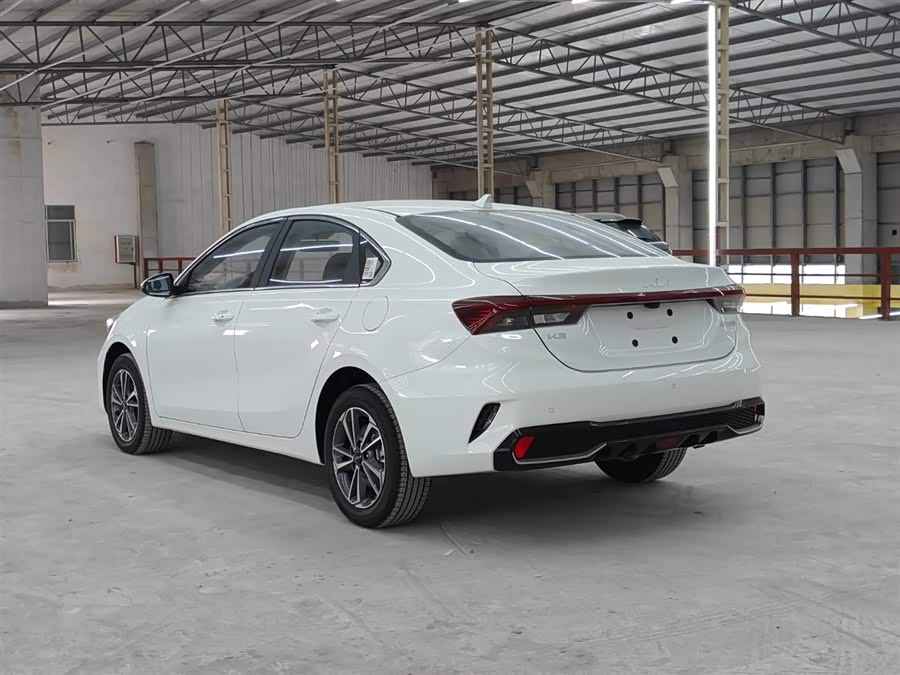Kia K3 car image #6