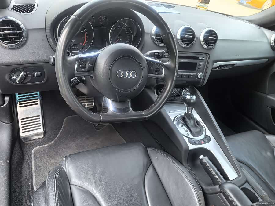 Audi TT 2010 car image #6