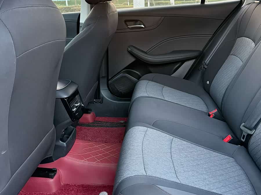 Roewe i5 2025 car image #6