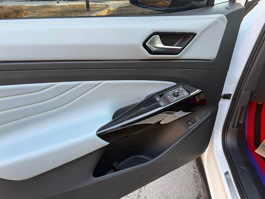 Volkswagen ID.4 X 2023 car image #6