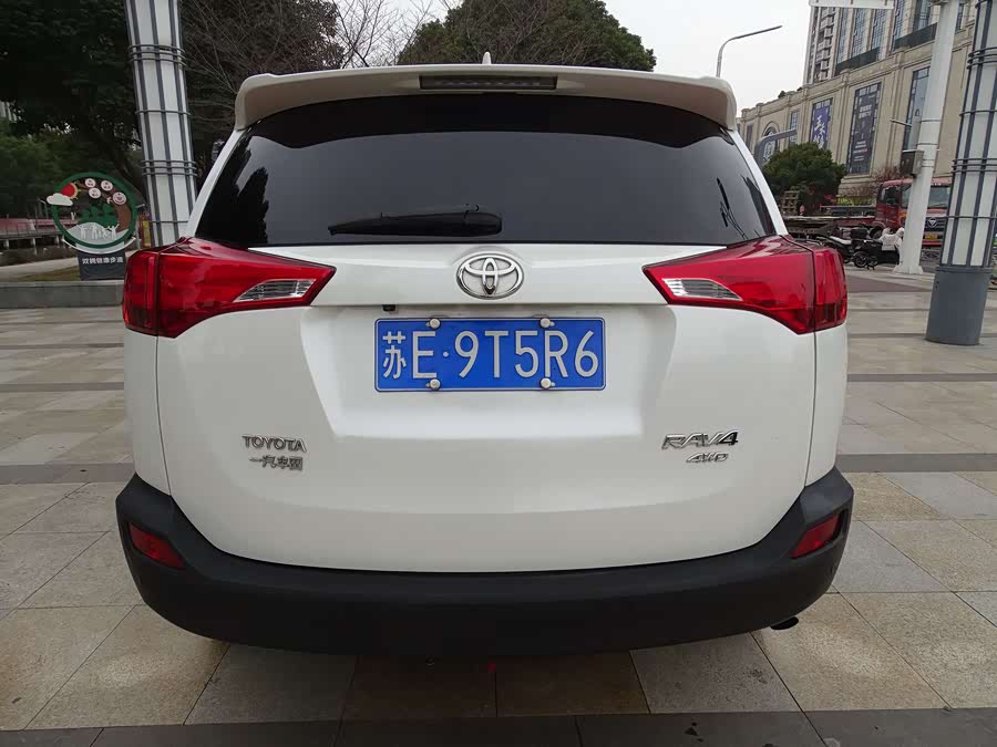 Toyota RAV4 2015 car image #6