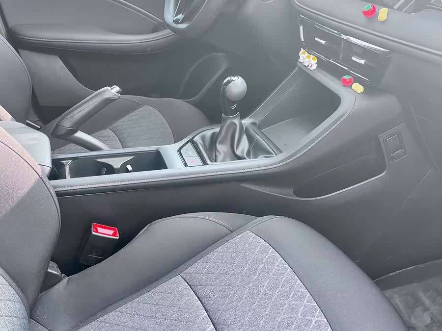 Roewe i5 2024 car image #6