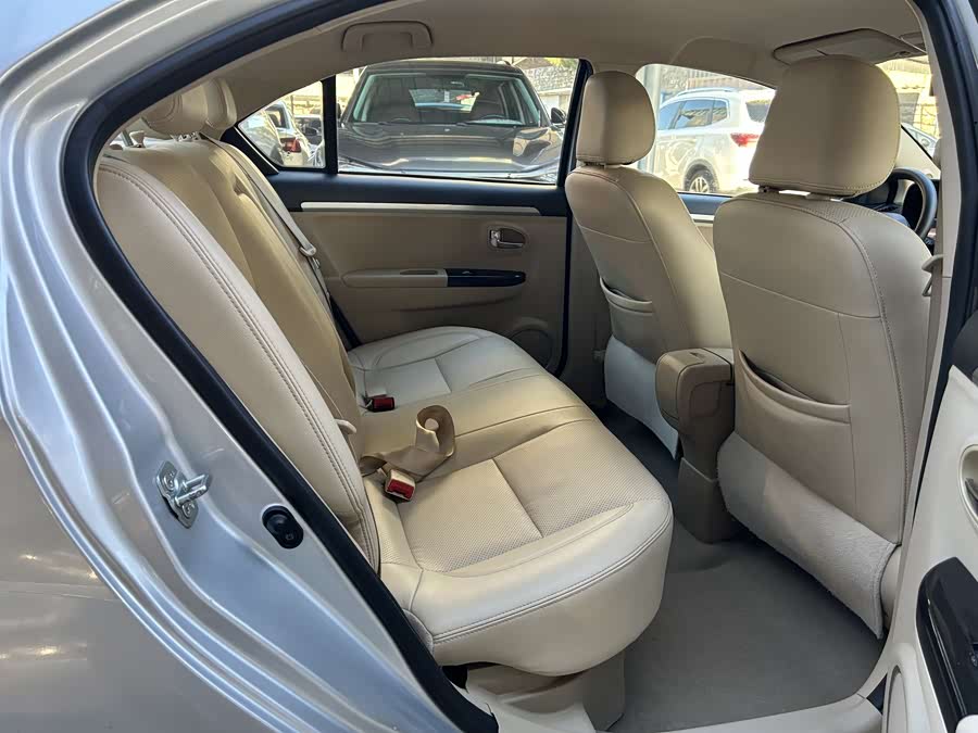 Great Wall C30 2014 car image #6