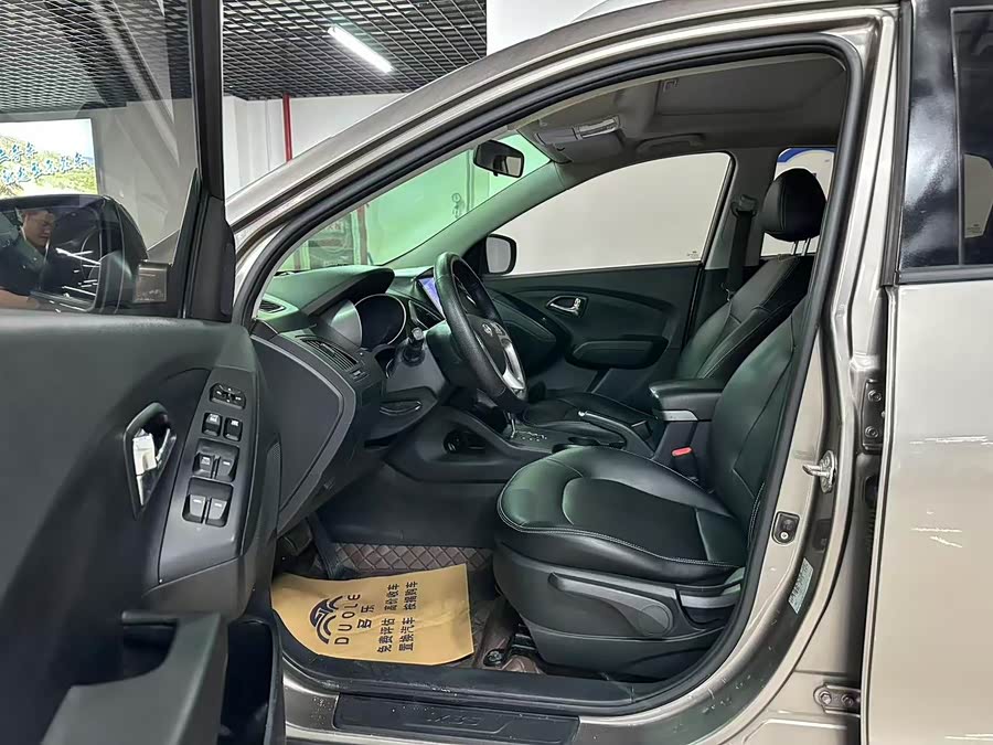 Hyundai ix35 2015 car image #6
