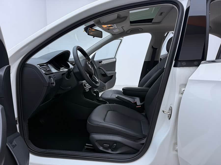 Skoda Rapid 2022 car image #6