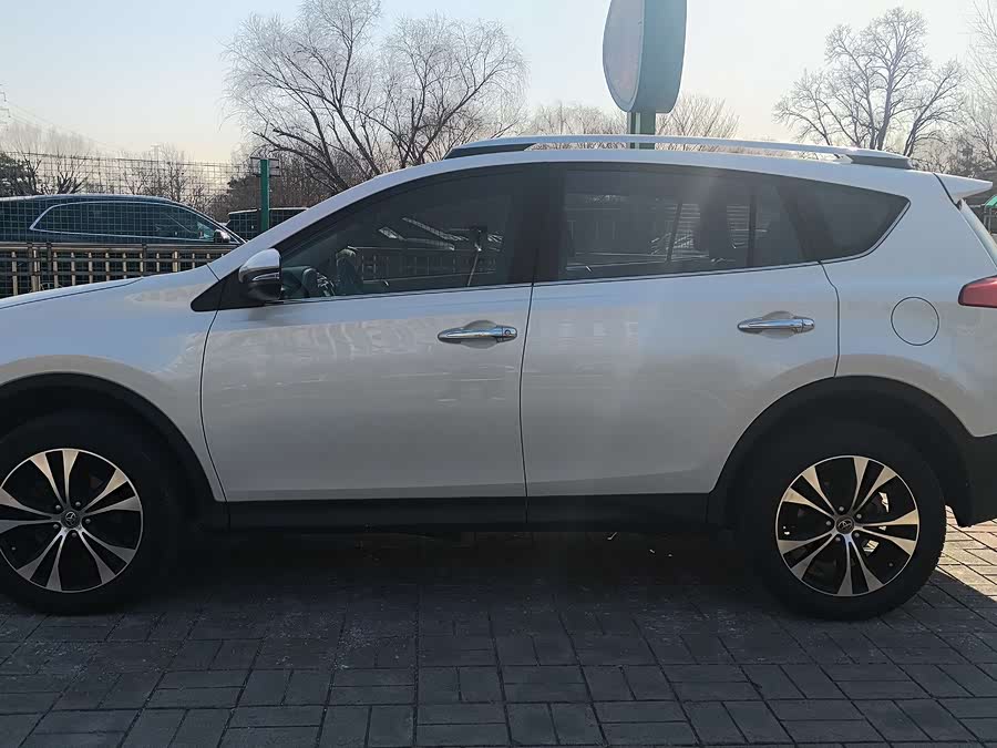 Toyota RAV4 2015 car image #6