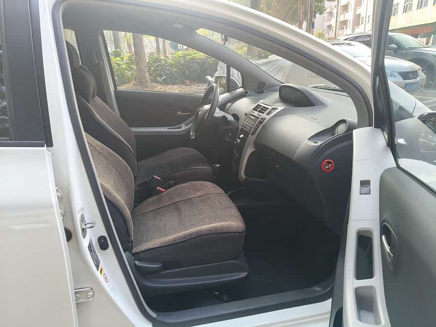 Toyota Yaris 2011 imagen de coche #6