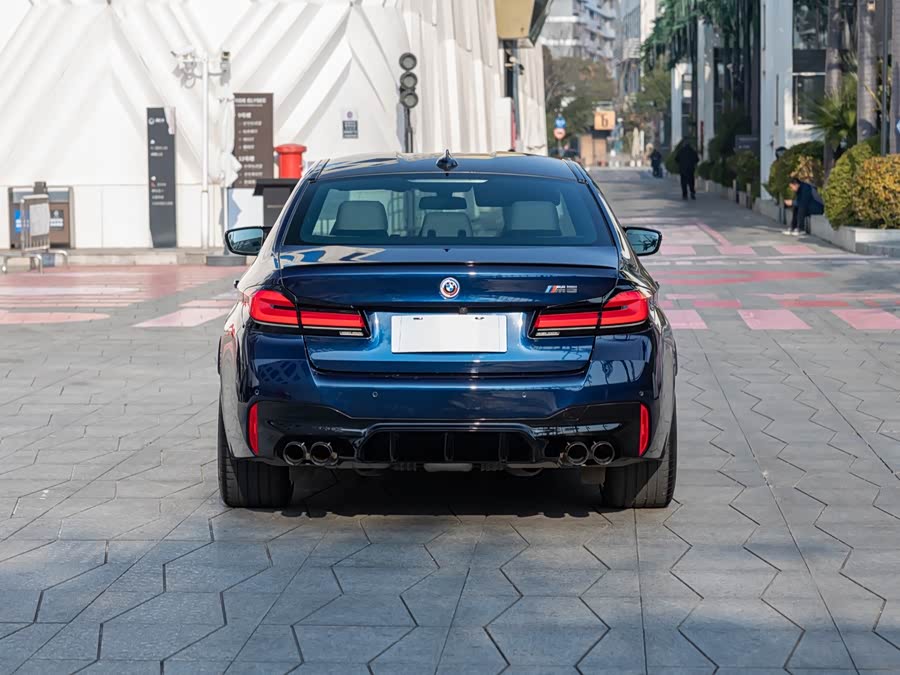 BMW M5 2023 изображение автомобиля #6