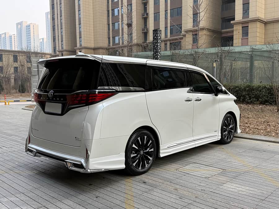 Toyota Alphard 2024 car image #6