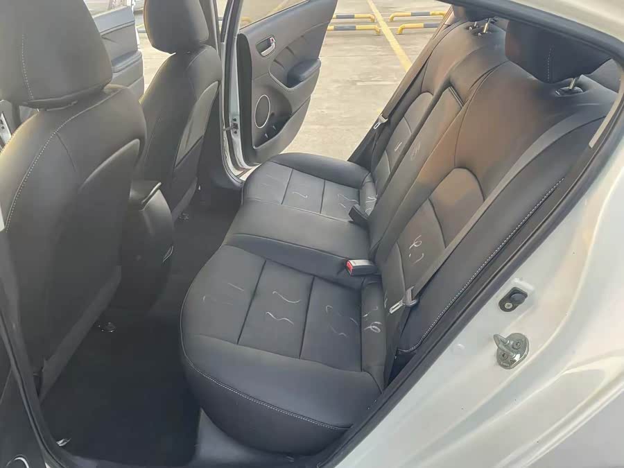 Kia K3 2013 car image #6