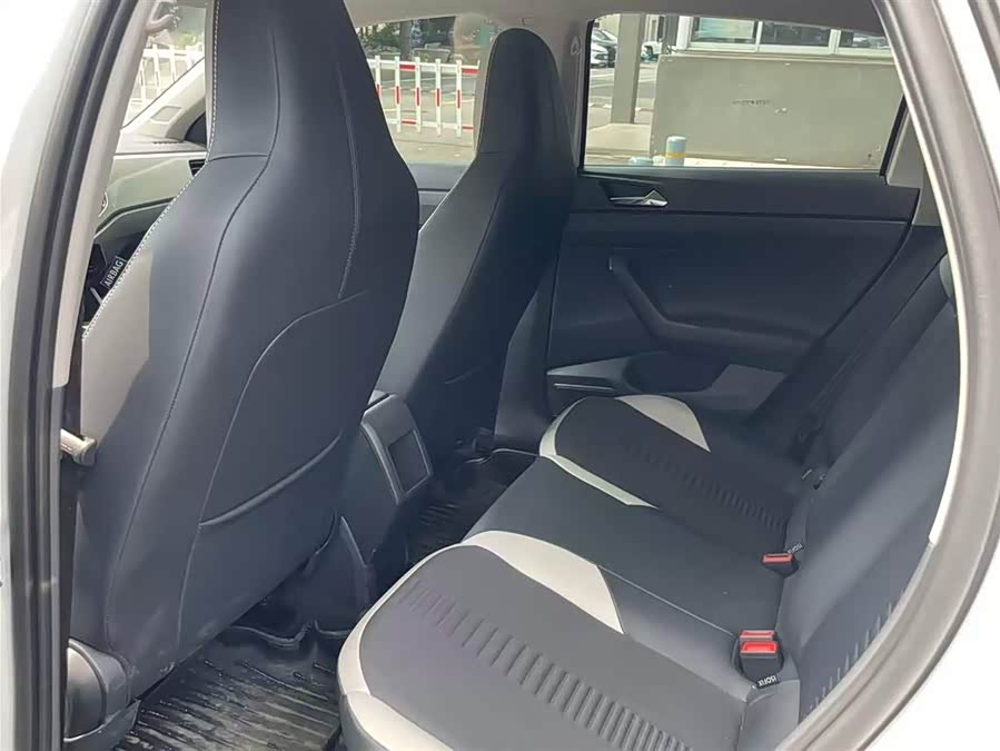 Volkswagen Polo 2019 car image #6