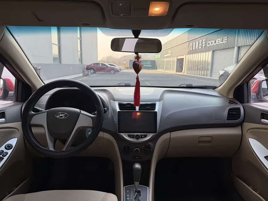 Hyundai Reina 2012 car image #6