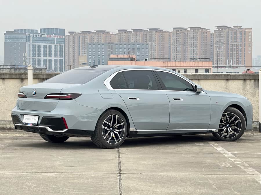 BMW 7 Series 2024 car image #6