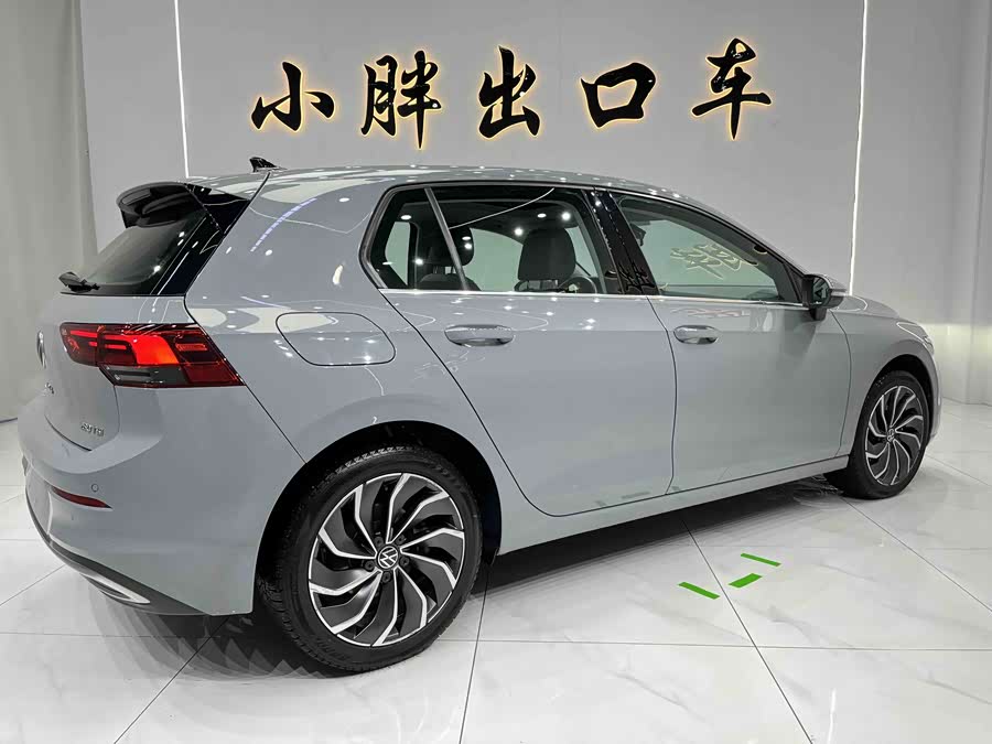 Volkswagen Golf 2022 car image #6