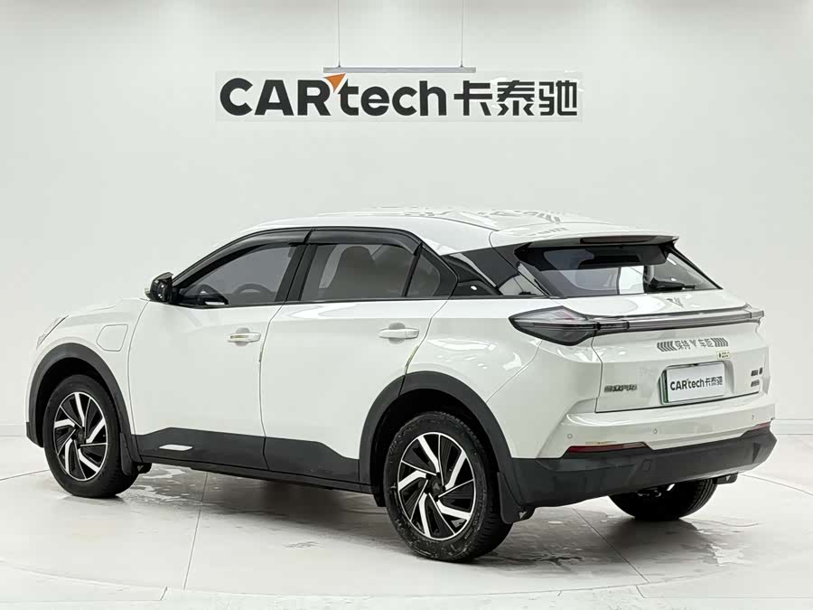 哪吒汽车 哪吒U 2022 汽车图片 #6