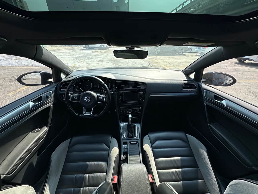 Volkswagen Golf 2018 car image #6