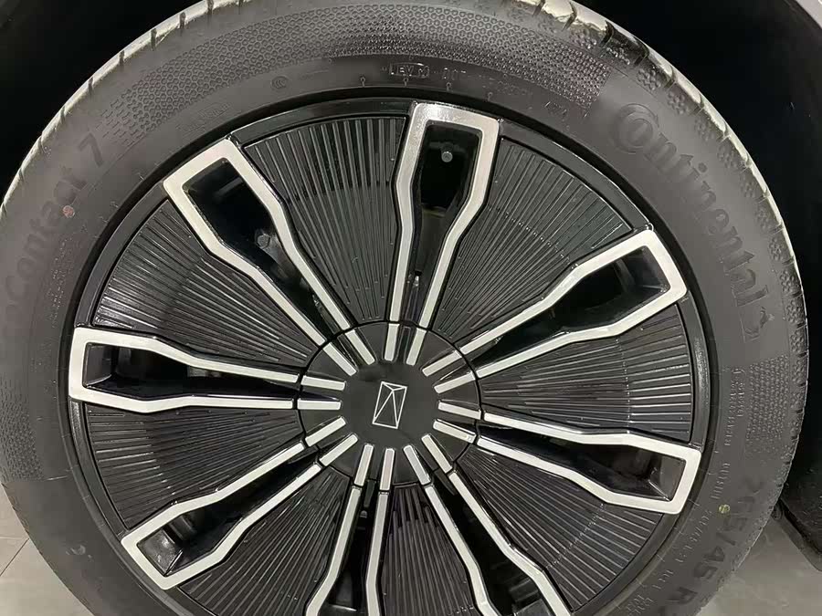 Avatr 07 2024 car image #6