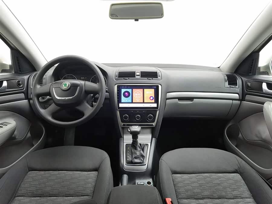 Skoda Octavia 2012 car image #6