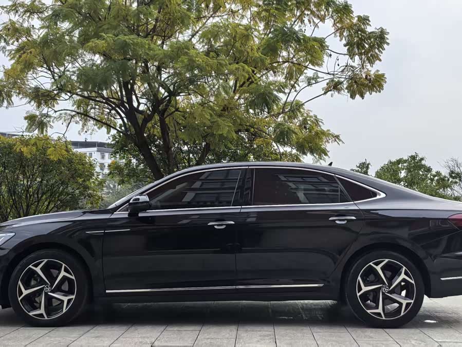 Volkswagen Passat 2024 immagine di auto #6